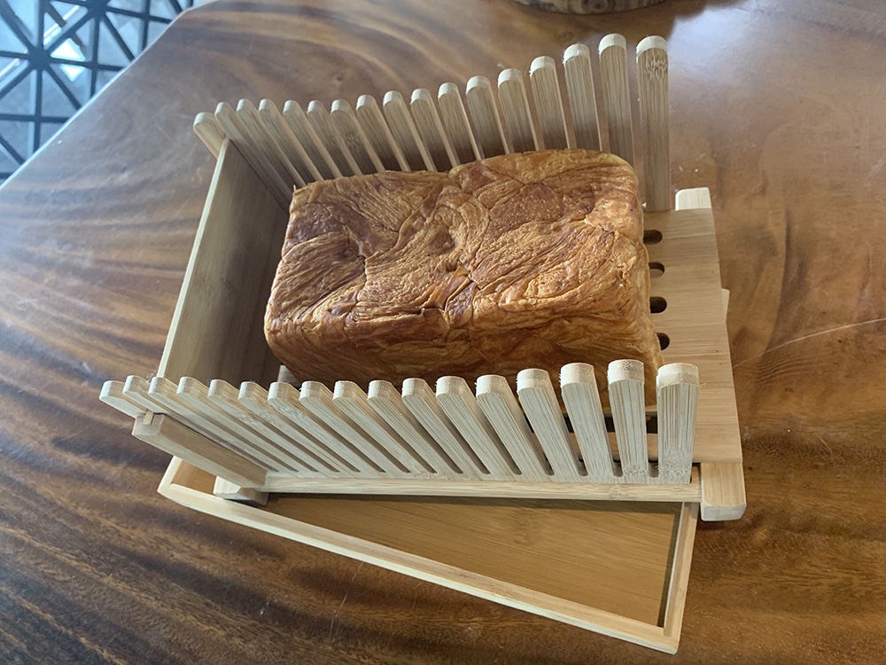 Bamboo Wood Foldable Bread Slicer Compact Bread Slicing Guide with Crumb Catcher Tray for Homemade Bread Thickness Adjustable Donghe DHK01004